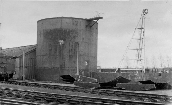 Demolition of Woodford Halse Station oil storage tanks.