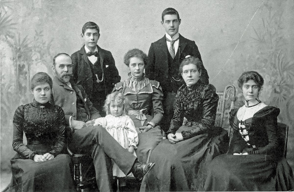 Celia, William, Earnest, Edith, Gertrude, Wilfred, Sarah and Florence Brooks posing for family picture circa 1900.